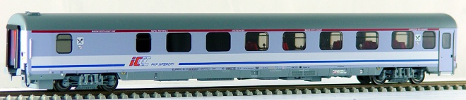 Restaurant car type Z1WR in IC livery<br /><a href='images/pictures/ACME/52740a.jpg' target='_blank'>Full size image</a>